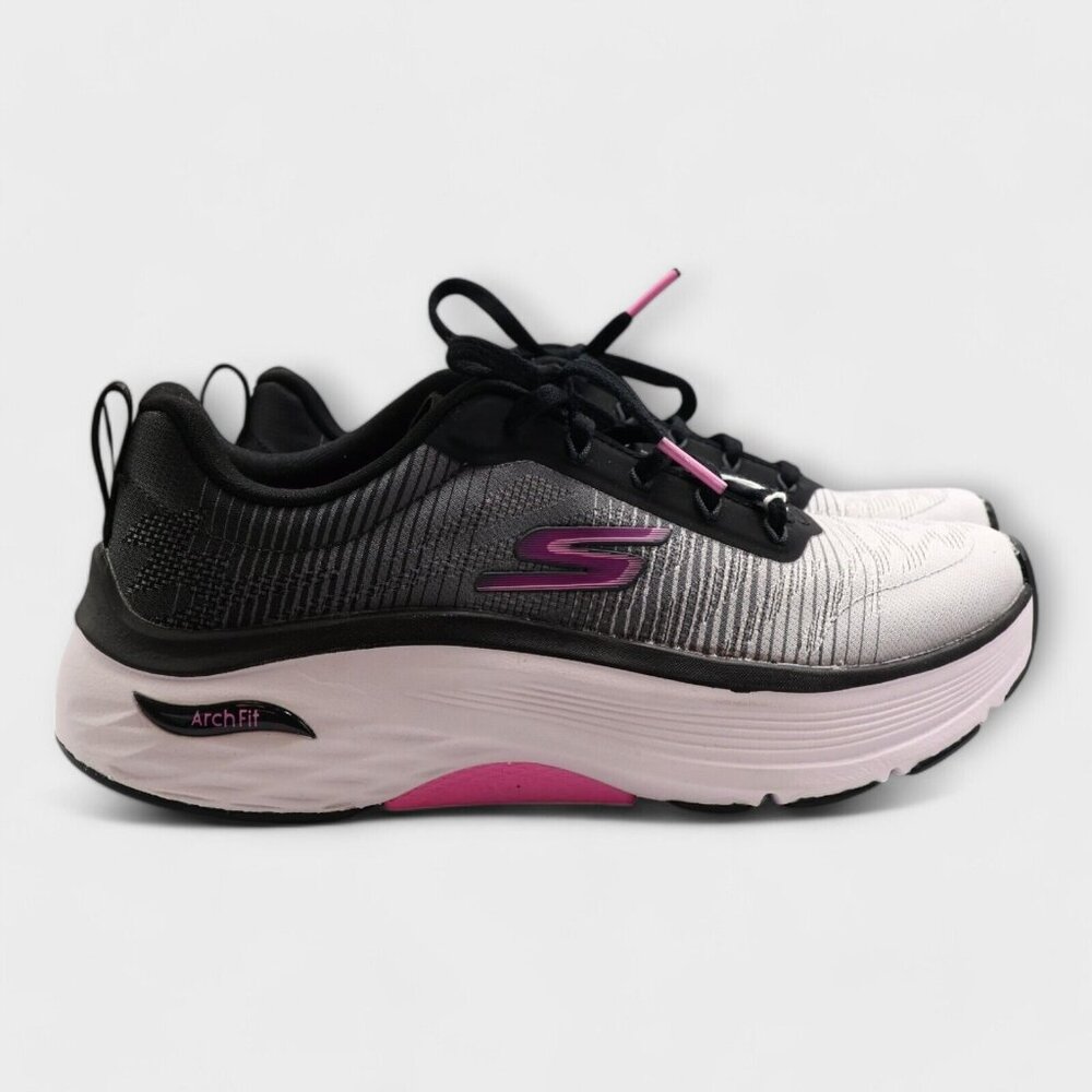 Skechers Women's Max Cushioning Arch Fit Shoes Sneakers Size 6